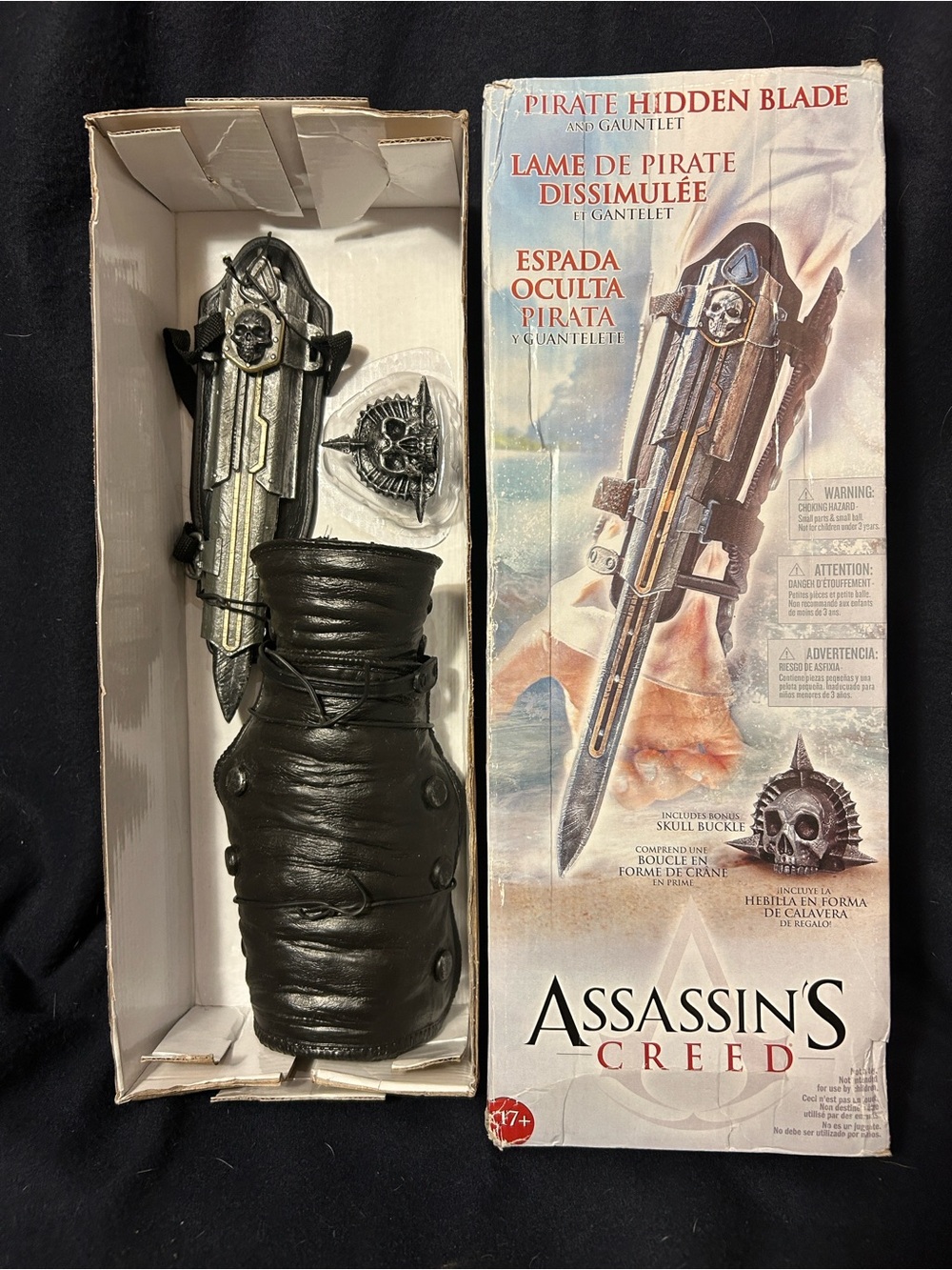 Halloween-Black Pirate Hidden Blade Gauntlet - Collectible Costume Prop